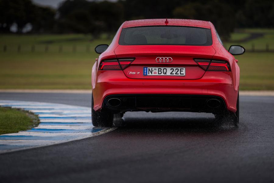  Audi RS7 Sportback 2015 года  (AU) (фото 9 из 18)